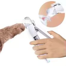 Does your pet panic during nail trimming? 😖